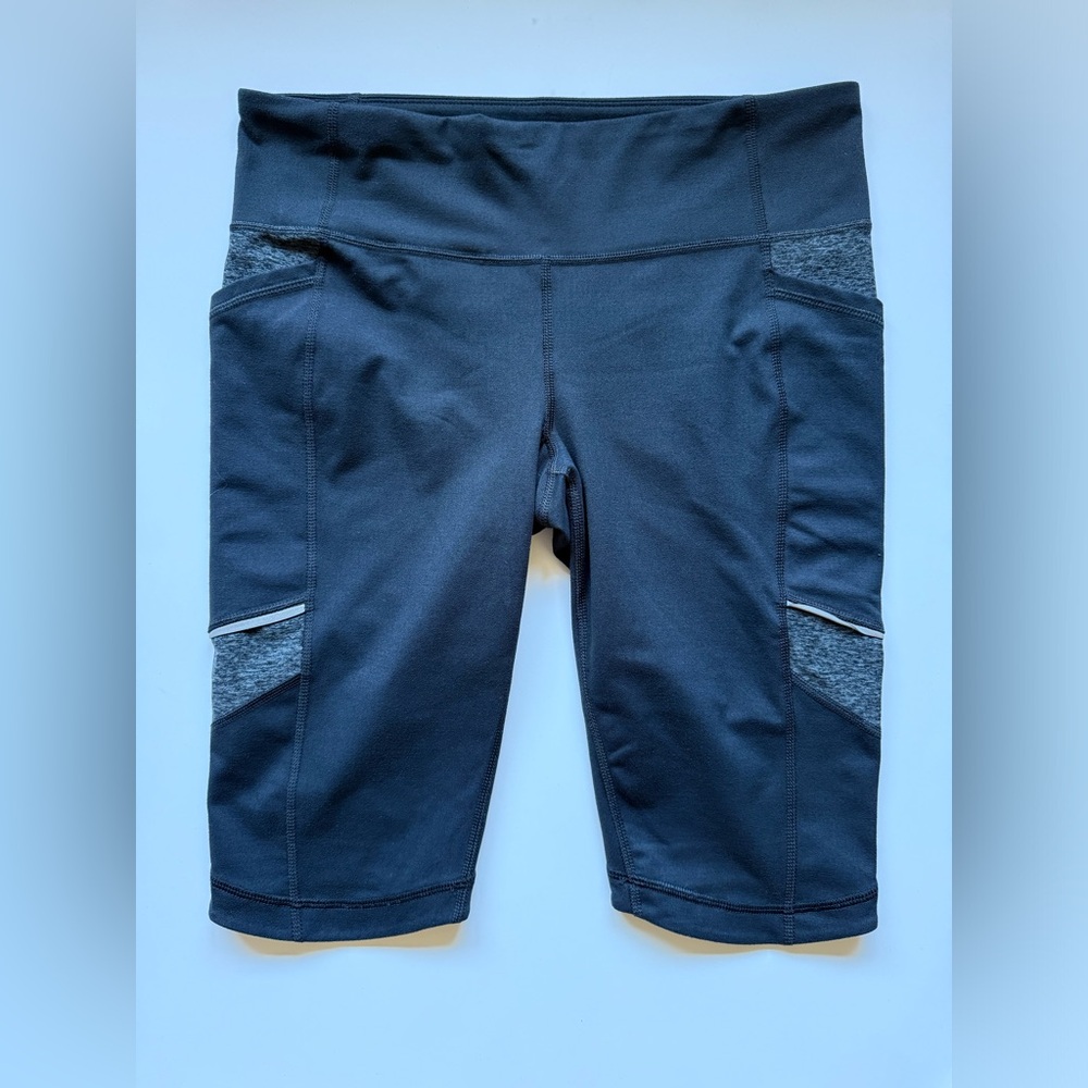 Under Armour Capri Short Pants Women Fitted Medium Black Stretch Yoga Athleisure
